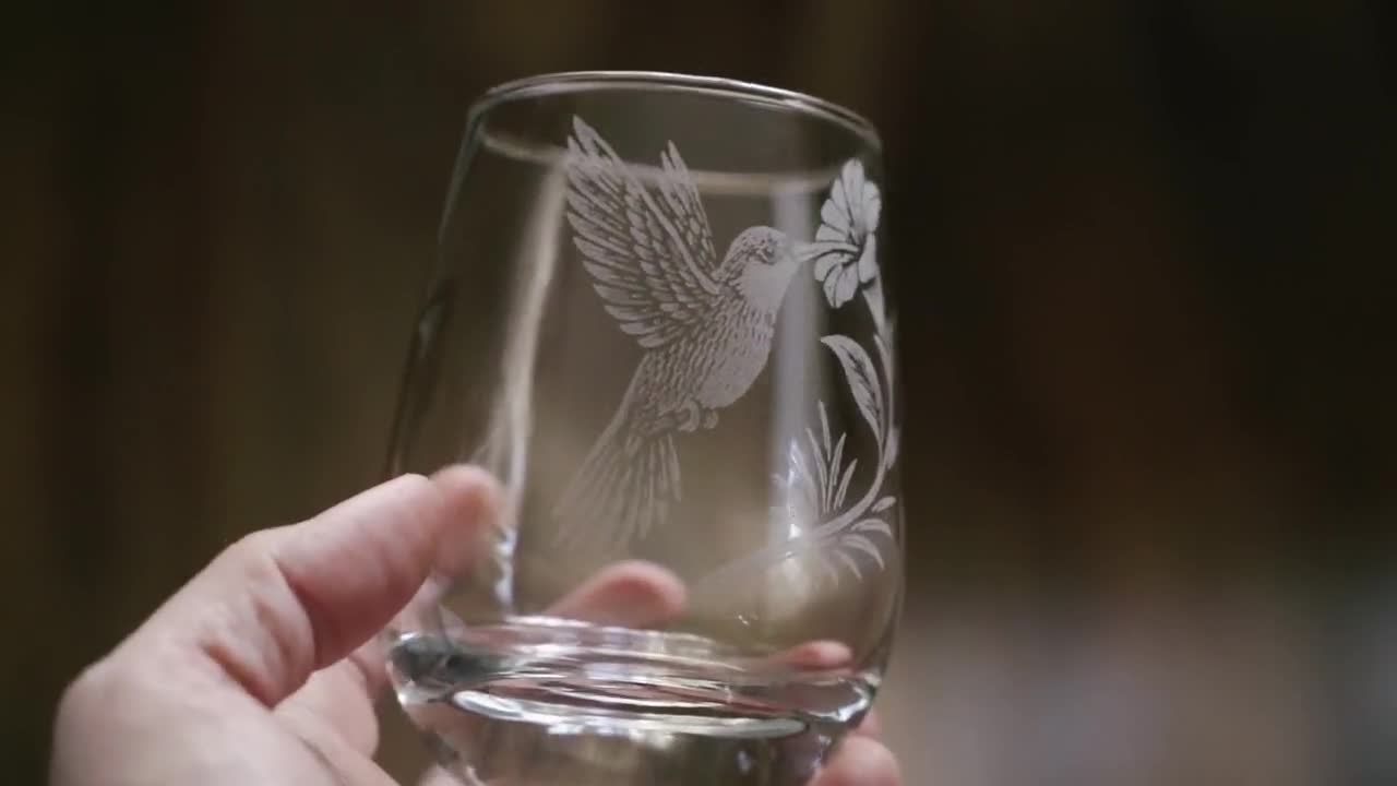 ヒョウ柄グラス | レーザーエッチング加工の野生動物バーウェア。動物